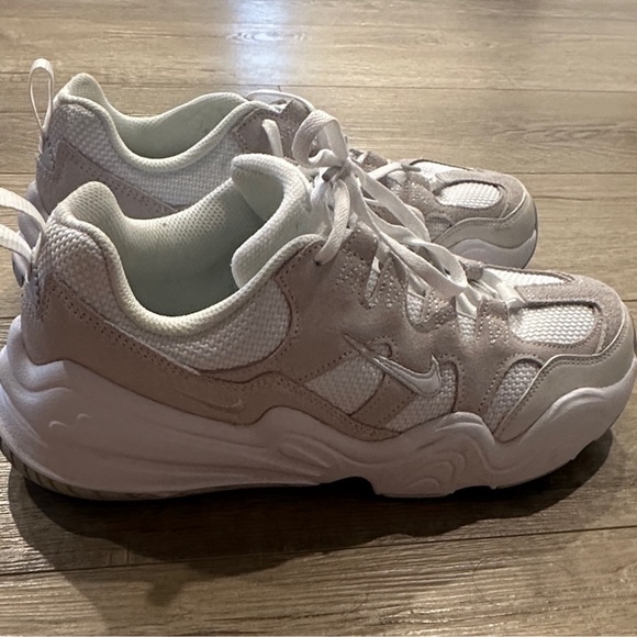 Nike women Tech Hera Photon Dust White Sneakers - Picture 3 of 3